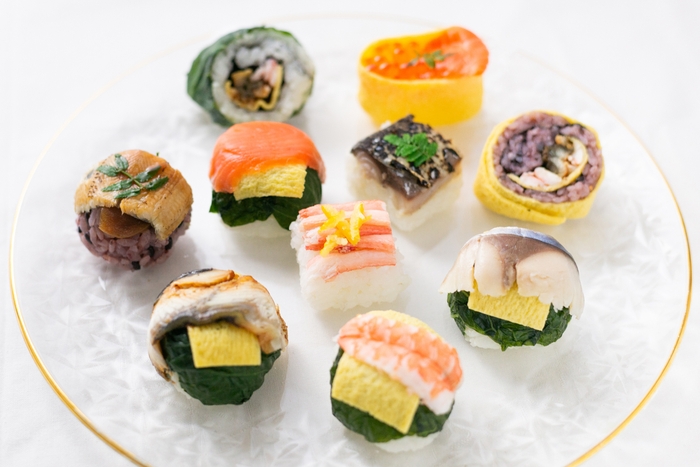 季節の手鞠わさび葉寿し 2