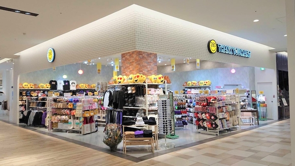 ロゴマークのスマイルが目印