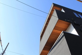 モダンで洗練された佇まいを創る。黒い外壁が映えるデザイン注文住宅の建築事例5選を公開