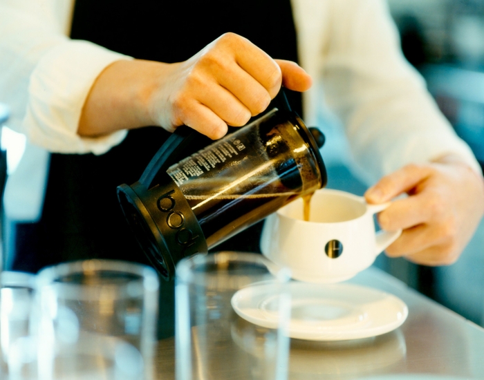 ナカムラコーヒーロースターsにLAND.オリジナルの深煎りブレンド photo:ONODA Yoichi