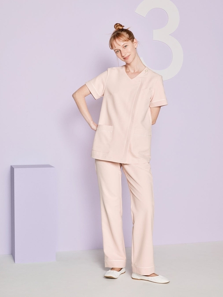 ピンクベージュ