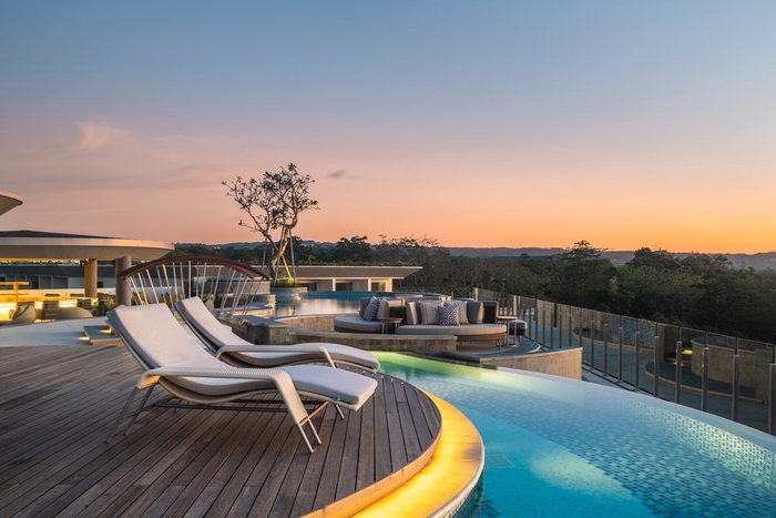 アヤナ セガラ バリ ルーフトップバー ルナ サンセット