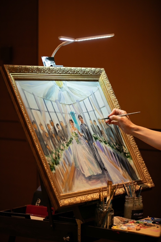 露宴の最中に会場内でライブ・ウェディング・ペインティング