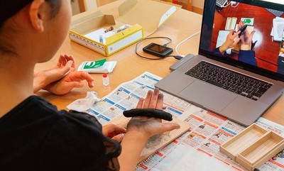 手に直接触れて墨を製作