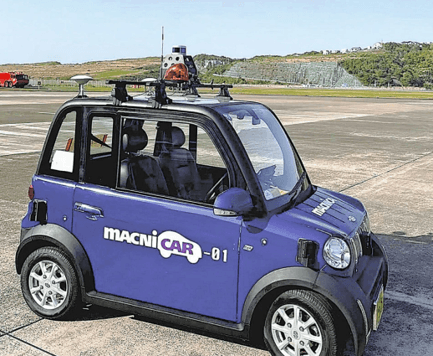 写真1 自動運転車両(macniCAR-01)