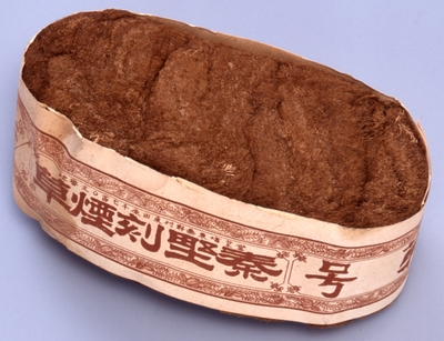 Photo.03 玉造で販売された刻みたばこ「秦野刻煙草」