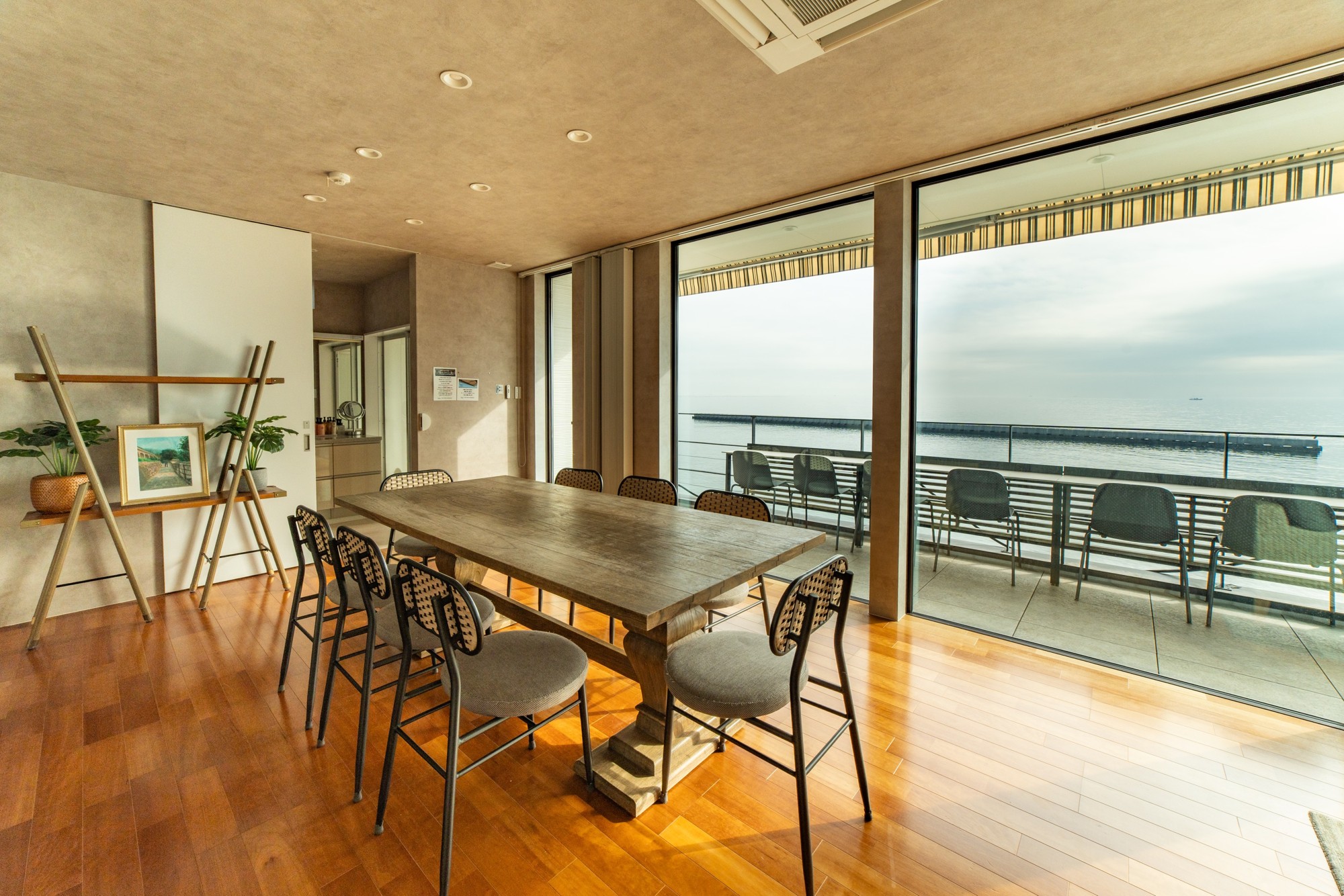 【淡路島】視界丸ごとオーシャンビューの貸し切り別荘
villa ocean kamaguchi、6月限定の梅雨得キャンペーン
雨が降れば銀座千疋屋のフルーツタルトを1ホールプレゼント