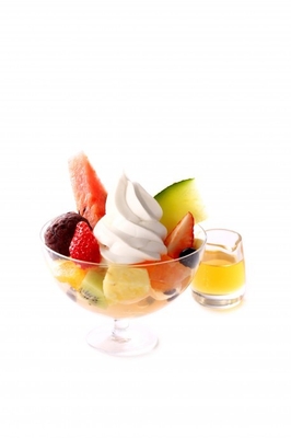 タカノフルーツパーラー クリームあんみつ　1,100円(＋税)