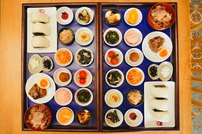 沖縄の家庭料理がずらりと