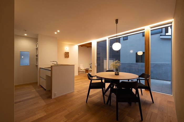 ダイニングキッチン(夜)