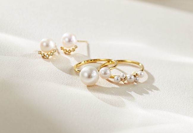 K18YG／Diamond　左からPierced 38,000円＋Tax／ Ring32,000円＋Tax／Ring 32,000円＋Tax