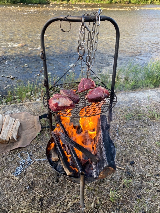 吊り調理で肉塊！