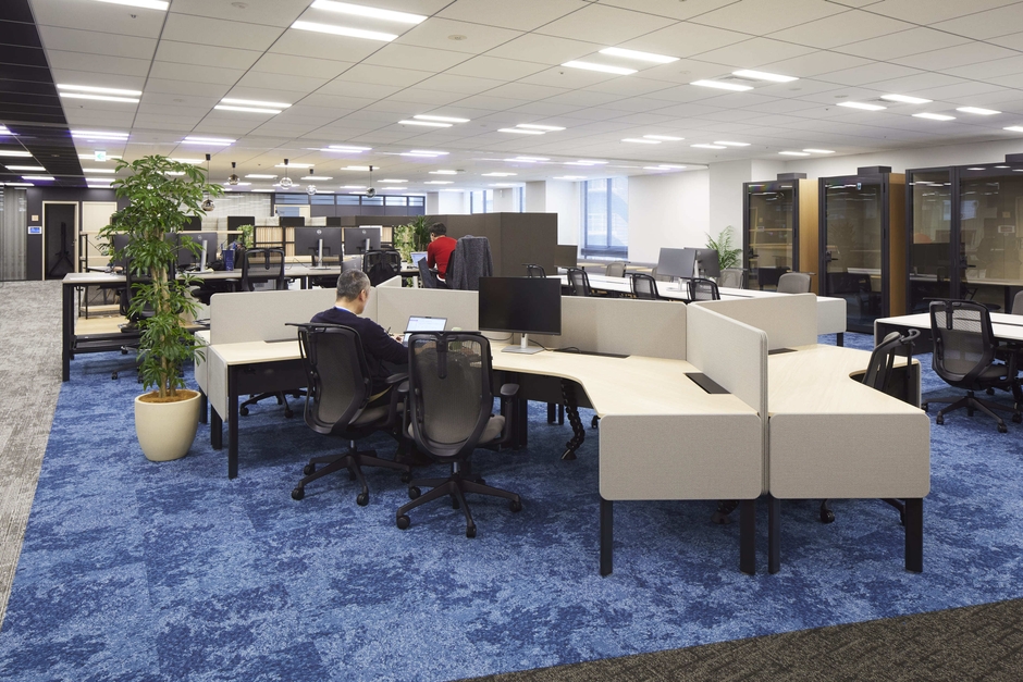 業務や状況に応じて選べる執務場所(4階 執務フロア)