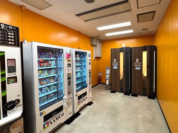 地下1階自販機コーナー奥に設置