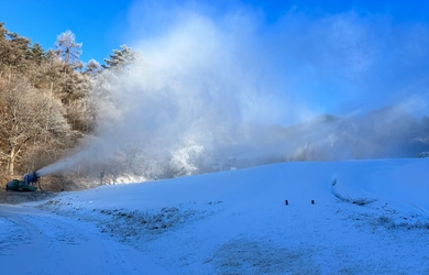 日本唯一！高速道路ダイレクトインのスキー場 「佐久スキーガーデン パラダ」が最新鋭人工降雪機を導入　 大規模改修工事の安全祈願祭を10月29日(火)に開催