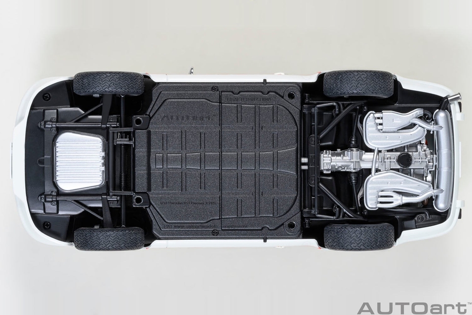 AUTOart 1/18スケール ポルシェ 911 カレラ 2.7 RS (サーキットの狼／早瀬 佐近)