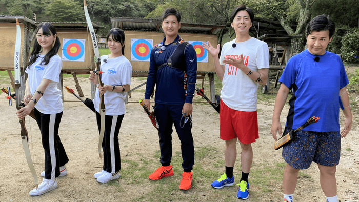 左から：STU48信濃宙花・矢野帆夏、アーチェリー河田悠希選手、コットン西村真二・きょん