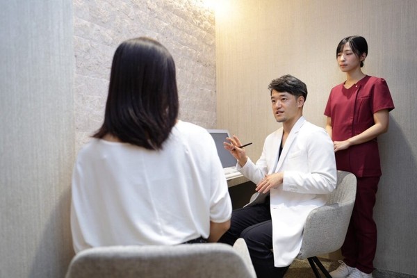 食後に腹痛が起こるのはなぜ?考えられる原因と受診の目安