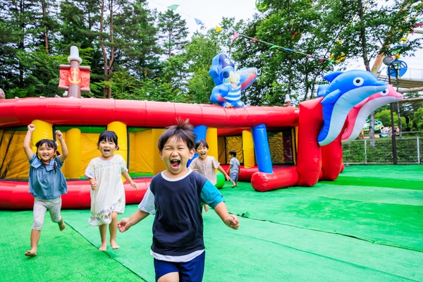 ミストを浴びながら迷路のゴールを目指そう