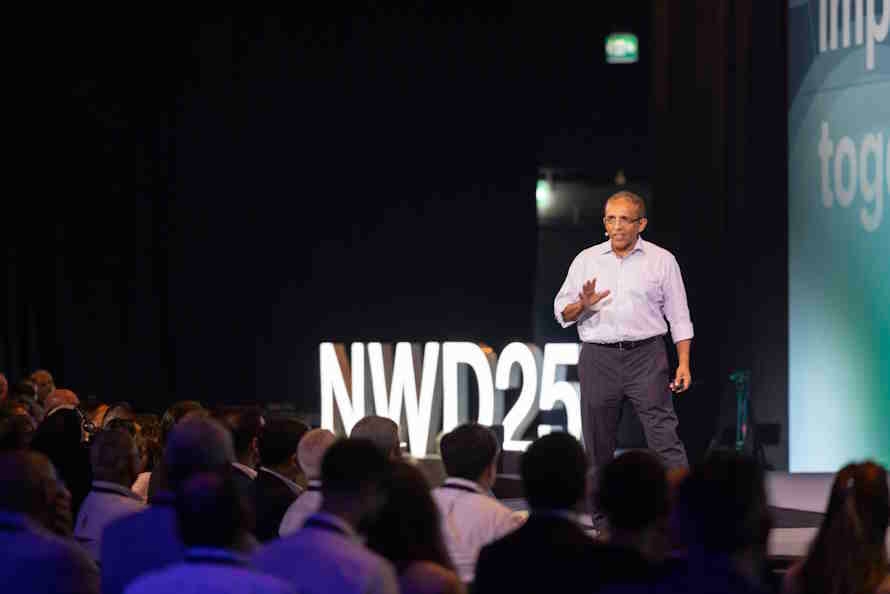 基調講演を行うランジェイ・グラティ氏