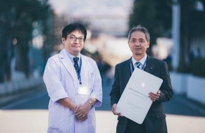 森田 哲 校長代行(右)と乾 武司 ICT教育推進室長(左)