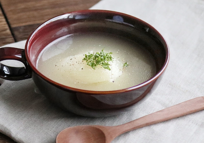 野菜と鶏のおだしで煮込んだ玉ねぎスープ～バターソテー仕立て～