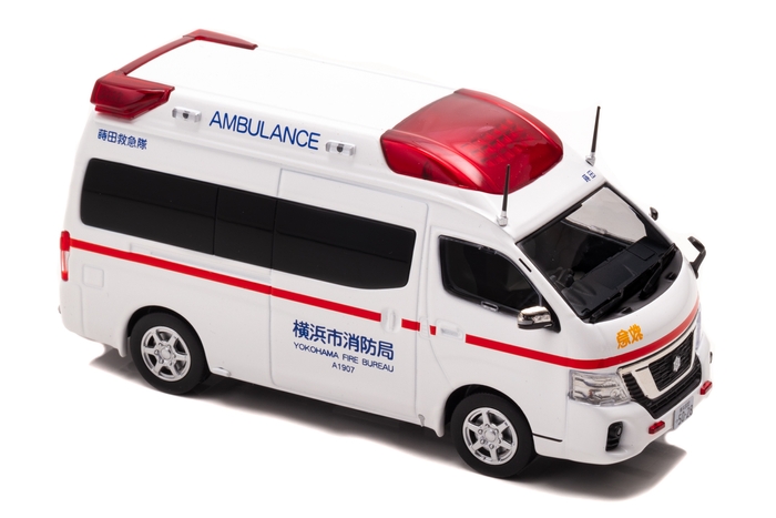 CARNEL 1/43 日産 パラメディック 2018 神奈川県横浜市消防局高規格救急車:右前