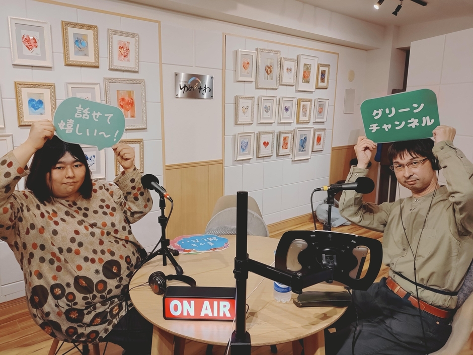 ゆめのたね放送局東京スタジオでの収録の様子　右:Hikariaこと鈴木満理奈　左:ラジオパーソナリティ　吉田登茂和　さん