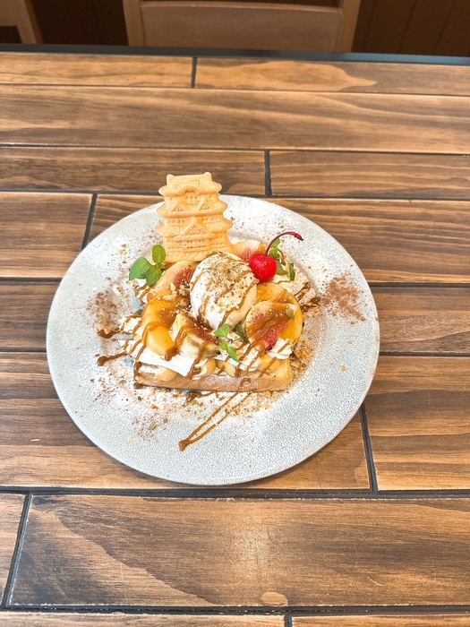 ◆季節のフルーツと守谷食パンのキャラメルナッツトースト