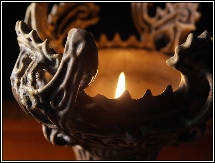 火焔型土器に火を灯す 1