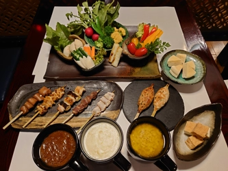 10年に一度の大寒波！寒いと食べたくなるのがあつあつグルメ　 とろとろのチーズにくぐらせて食べる“焼き鳥フォンデュ”販売開始