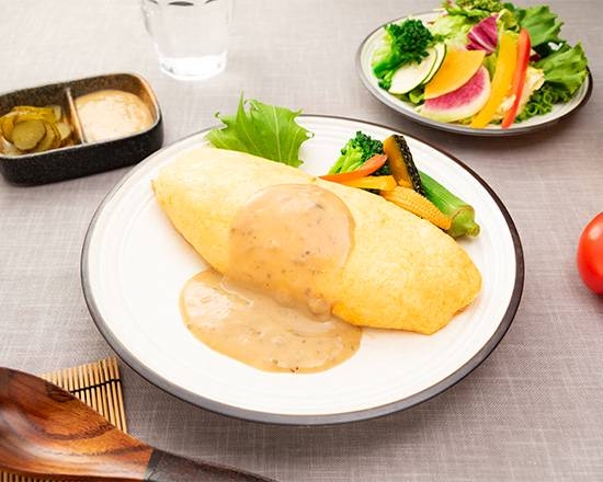 パーティーにもOK!黒トリュフソースの贅沢なオムライス。