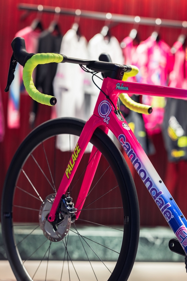 パレス スケートボード東京バイク展示3