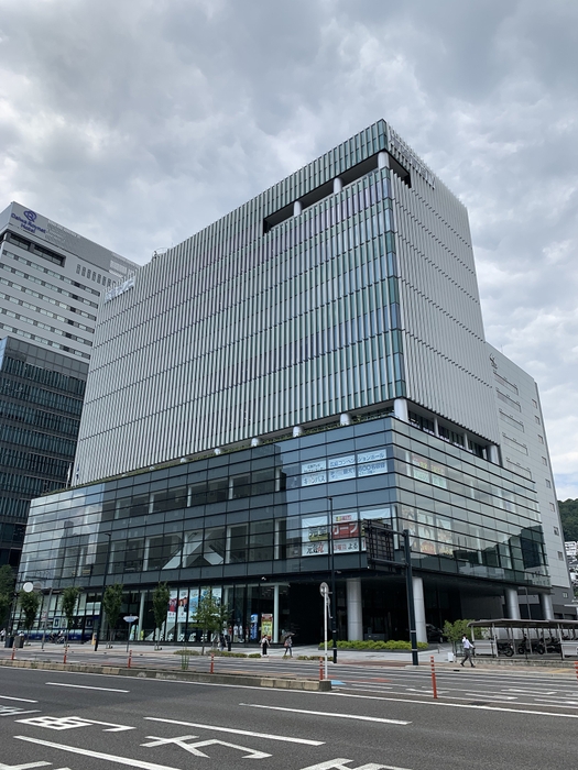 広島テレビ本社(1~3階が広島コンベンションホール)