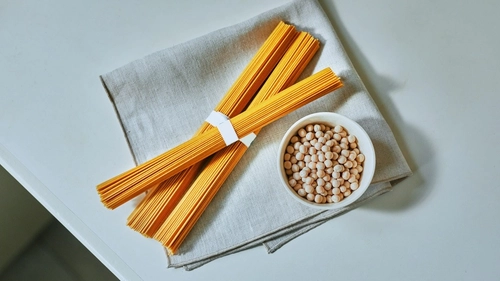 黄えんどう豆パスタの摂取が疲労を感じている健康な人の睡眠の質に与える影響を検証