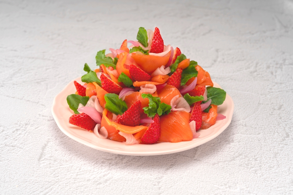 柿安ダイニング サーモントラウトと苺のマリネ~つぶつぶ苺ドレッシング~