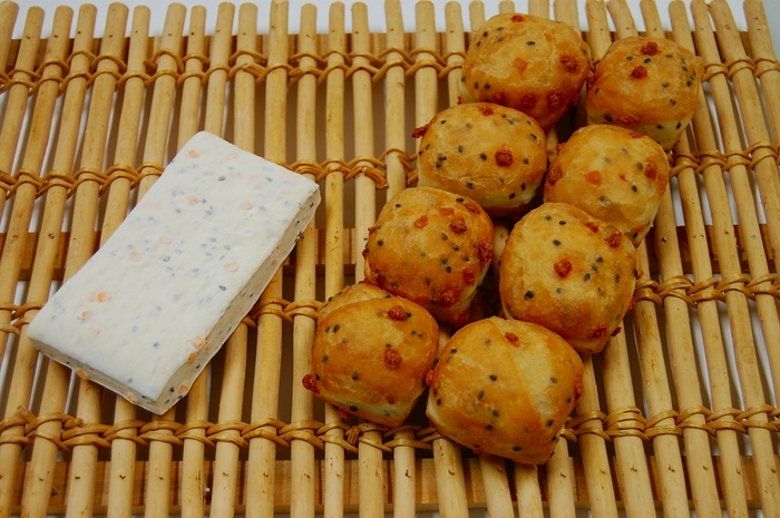 国産小麦のチーズ&セサミ