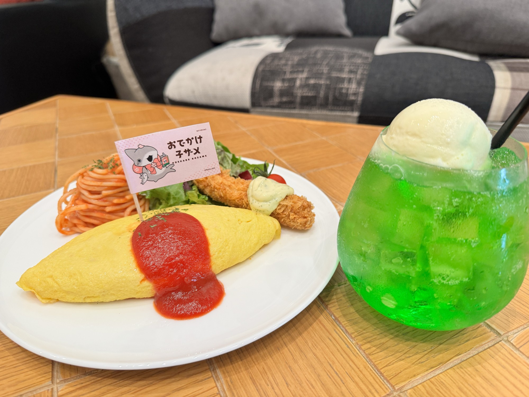 角川武蔵野ミュージアム内受託飲食店にて初のIPコラボ企画 人気アニメ『おでかけ子ザメ』コラボメニューを限定提供！