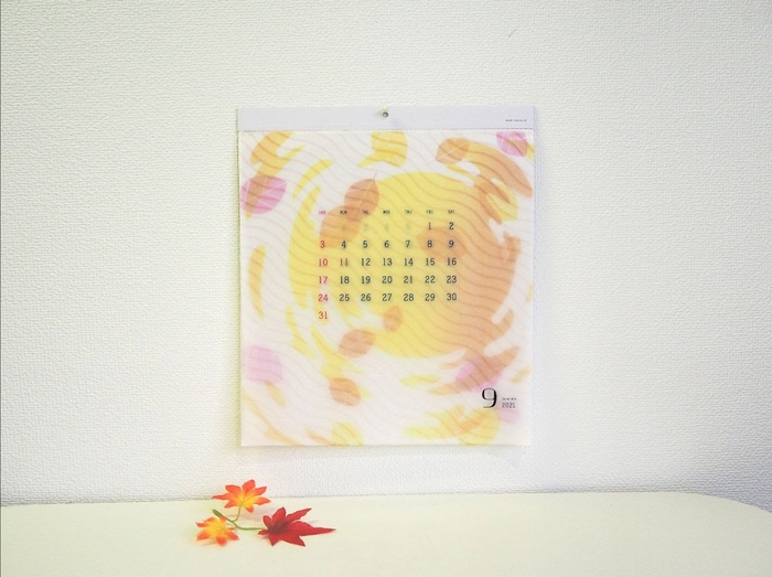 【リプラグ】『glassine paper Calendar "sunsun" (グラシンペーパーカレンダー "さんさん")』
