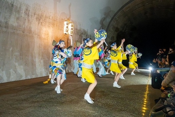 過年度の見学会で実施した阿波踊り鑑賞（パートナーの企画）