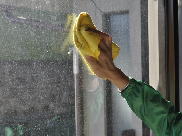 窓の汚れは気持ちも曇らす