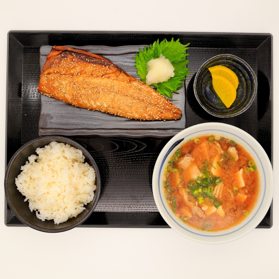 豚汁付き・サバのみりん干し定食880円(税込)