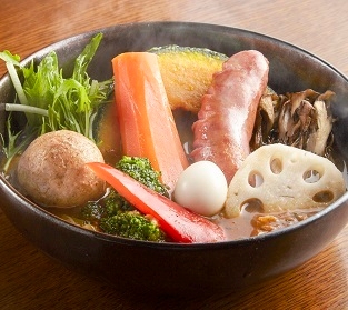 <スープカレーGARAKU> ポークフランクと8品目野菜のスープカレー