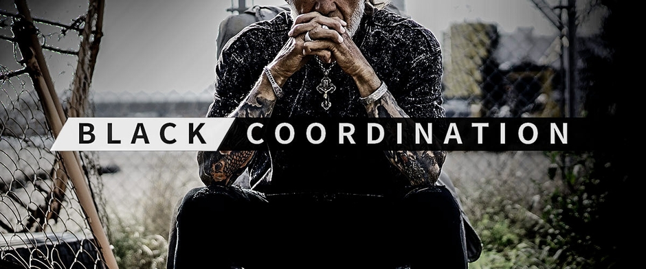 夏でも黒が着たいメンズ必見。コーデの法と色合わせを解説