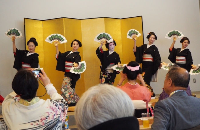 GEISHAの踊り!