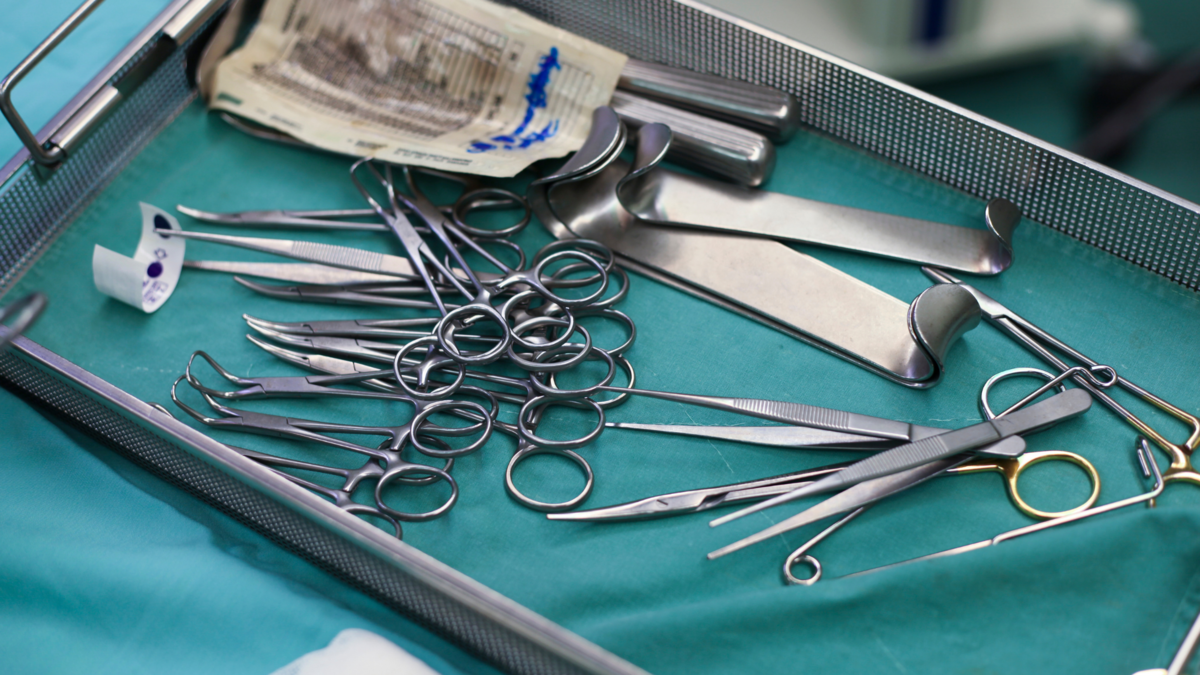 眼科手術器具の市場規模は2028年までに154.2億米ドルに達する見込み