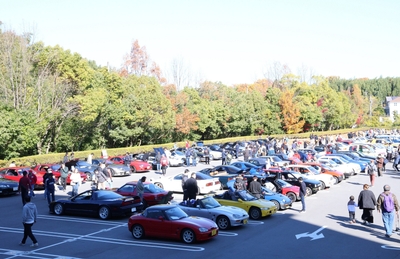 約100台の出場オーナー車両展示