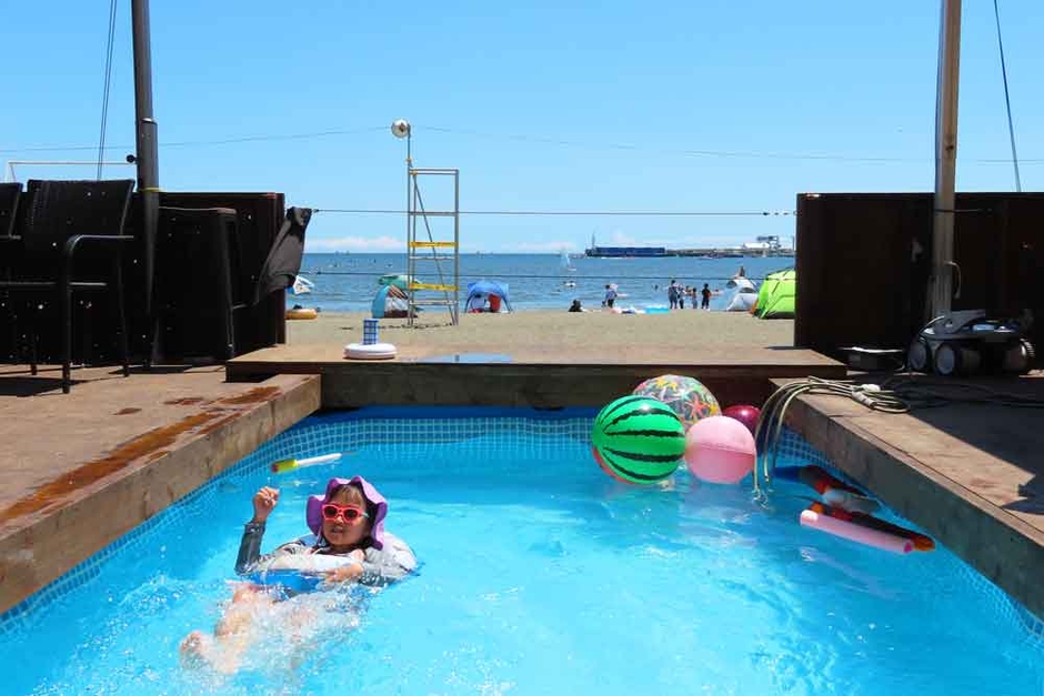 子どもに大人気の海の家のプール
