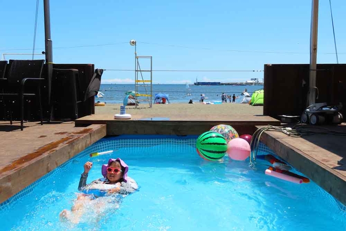 子どもに大人気の海の家のプール