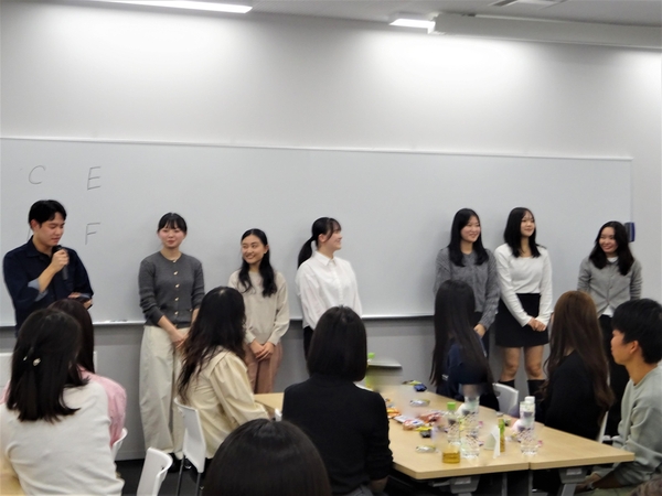 創作ゲームで盛り上がり